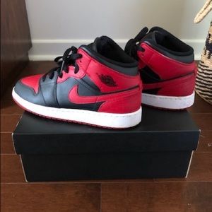 Air Jordan 1 Mid GS “Banned” Size 7Y